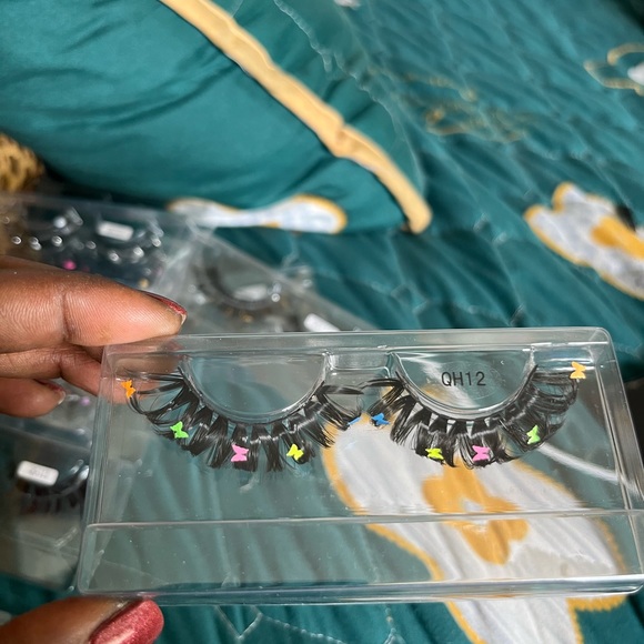 Lashes - Picture 4 of 9